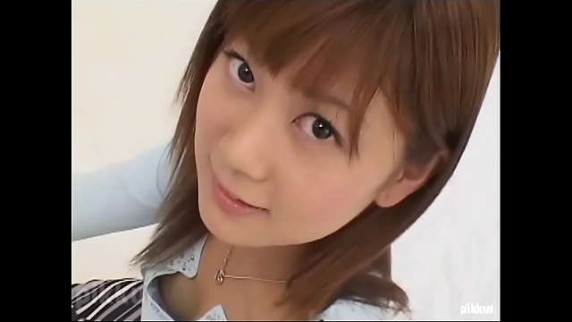 JAVポルノ女優がセクシーな自動販売機との出会いをオナニーで楽しむ