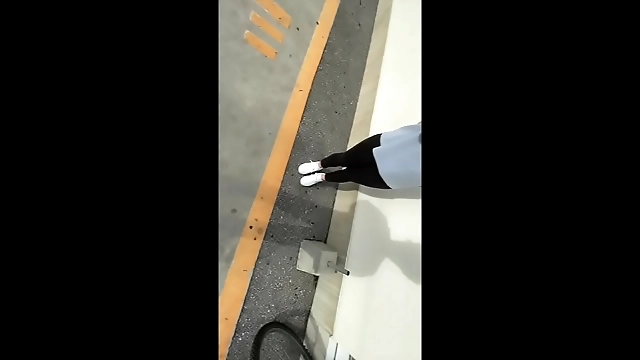 あなたと遊ぶ準備ができている甘美なティンダーガールを紹介する！