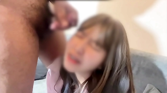 タイトなドレスを着たキュートな日本人女性～愛らしい淫乱女か、それとも無垢な熟女か？