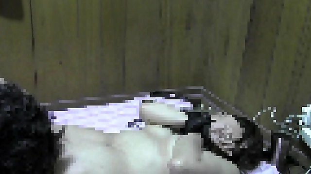 ハンドファックとクンニでイキまくる魅力的な淫乱熟女を体験しよう！