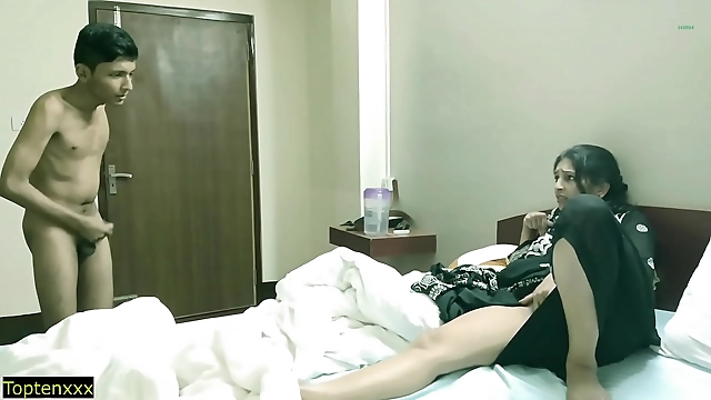 完璧なタイミング～JAV美女が10代の恋人とセクシーなロールプレイを繰り広げる