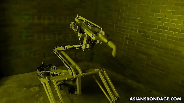 必見！ホットなアジアの魅惑の女、夏美詩織がファッキング・マシーンで絶叫し、クンニする