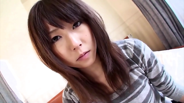 日本の美女がJAVビデオで温かい中出しをマンコいっぱいに受ける