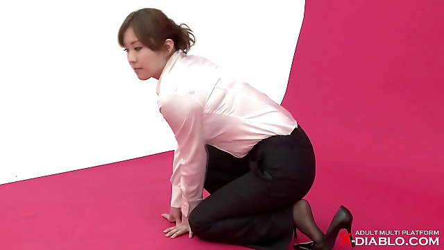 桃井真紀の魅惑的なヌード撮影会で、甘美な美しさを解き放つ