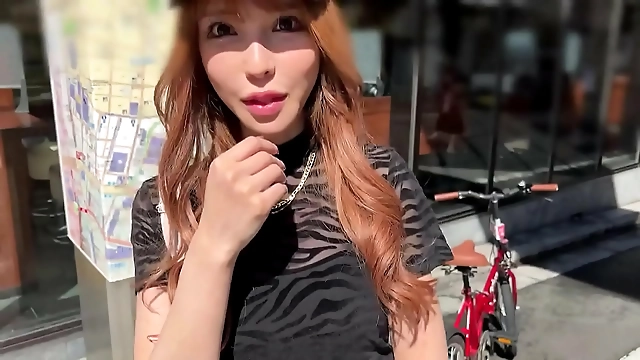 魅惑的なりなちのスレンダーボディと美しいくびれに酔いしれながら、欲情的なGALパフォーマンスを堪能しよう！